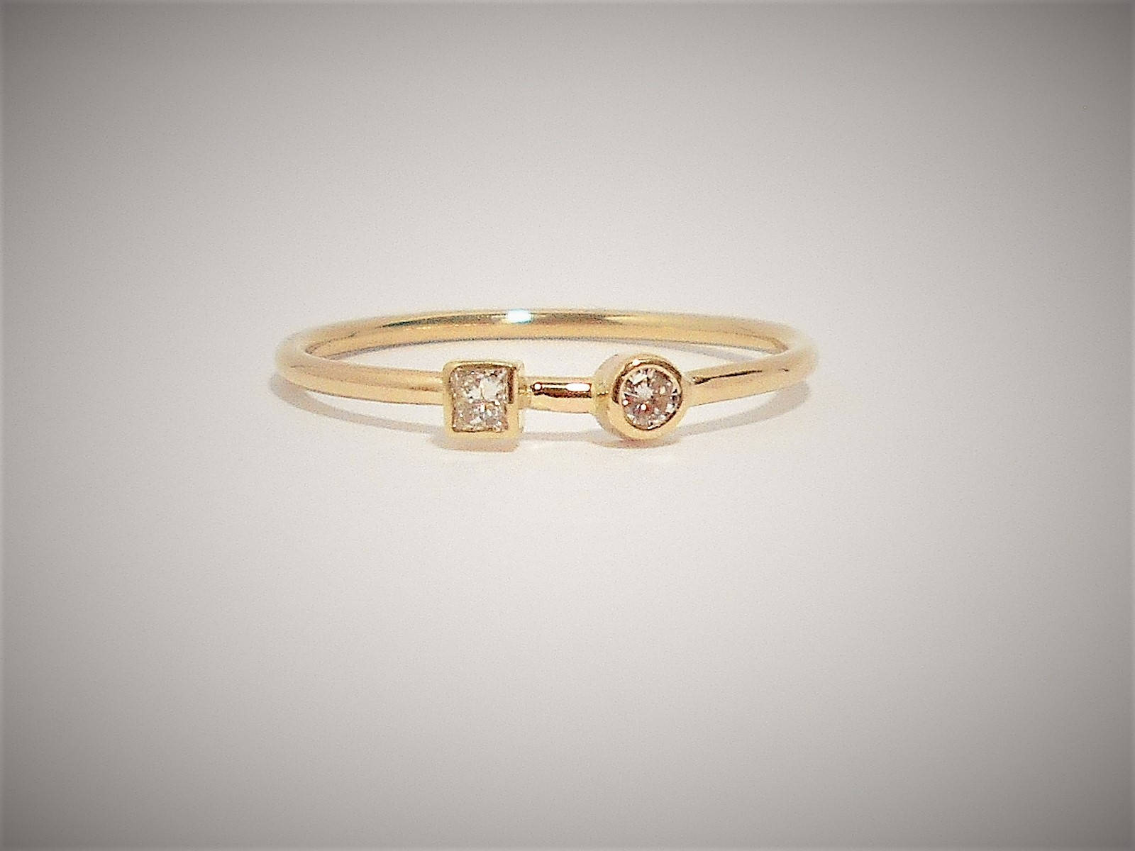 14K Gold Diamant Ehering Stapelring Im Prinzessin - Und Rundschliff von FireandLaceJewelry