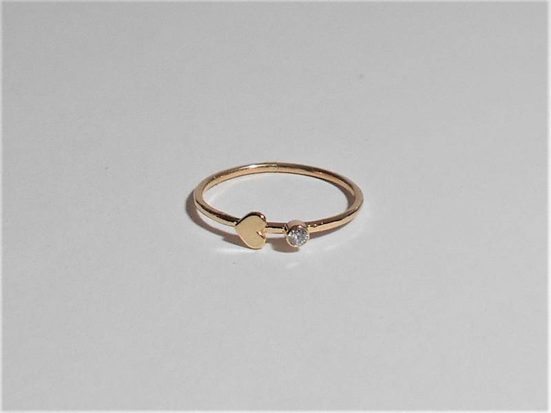 14K Gold Diamant Herz Ring Zierlicher Stapelring 14K Gold Diamant Herz Ring Zierlicher Stapelring von FireandLaceJewelry