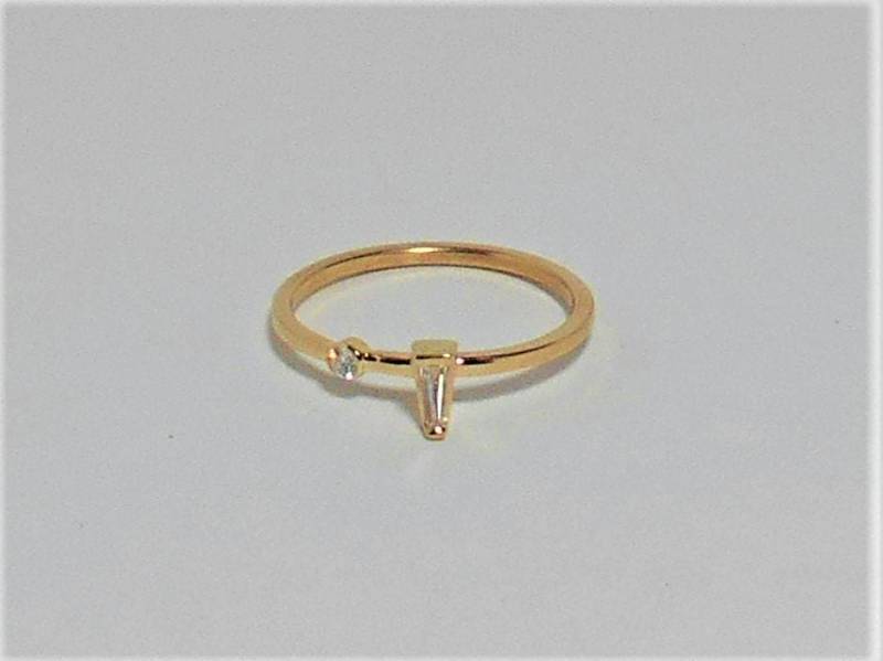 14K Gold Diamant Stapelring Baguette & Rund Solitär 14K Gold Diamant Stapelring Baguette & Rund Solitär von FireandLaceJewelry
