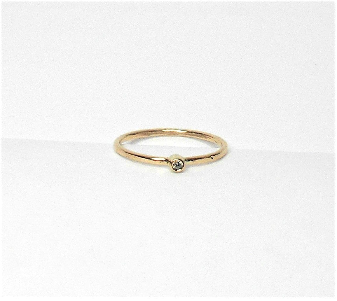 14K Gold Mini Diamant Ring Handgemachte Stapeln Versprechen Ring von FireandLaceJewelry