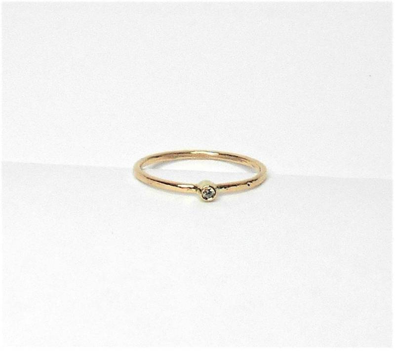 14K Gold Mini Diamant Ring Handgemachte Stapeln Versprechen Ring 14K Gold Mini Diamant Ring Handgemachte Stapeln Versprechen Ring von FireandLaceJewelry