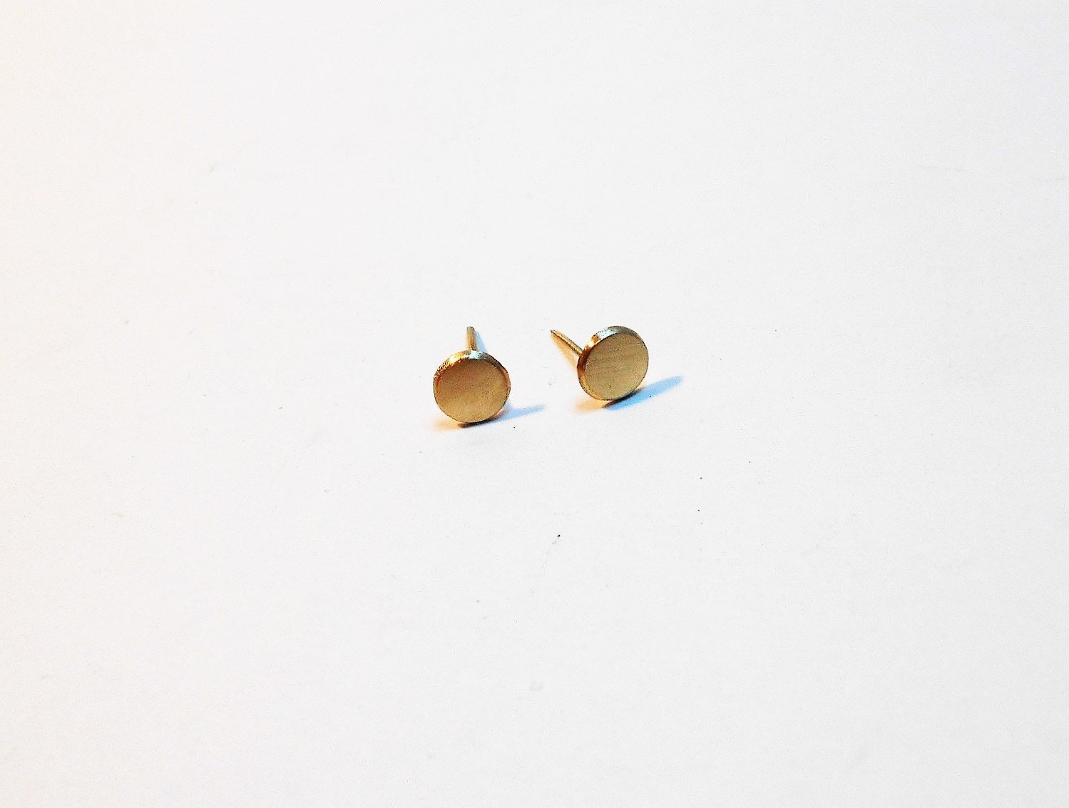 Handgemachte 14K Gold Ohrstecker Abgeschrägte Kante, Oberfläche Wählen von FireandLaceJewelry