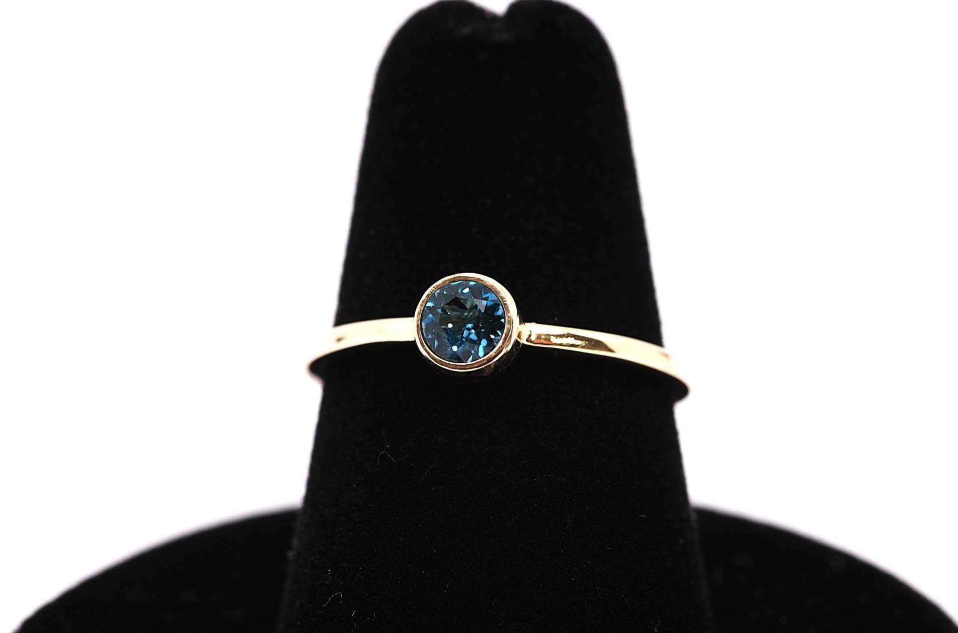 Massiver 14K Gold Eis Blau Topas Ring, Blautopas März Geburtsstein Stapelring, Edelsteinring von FireandLaceJewelry