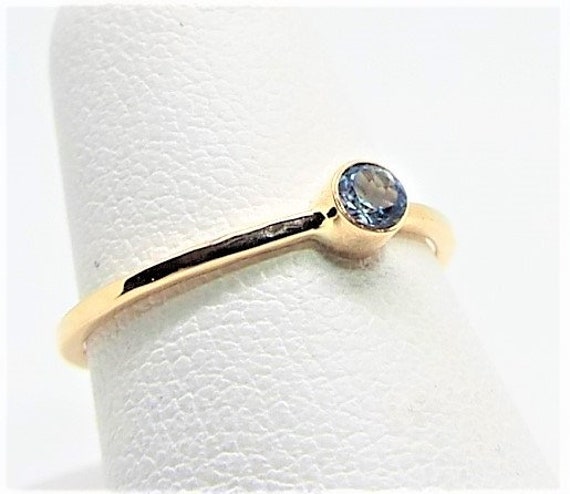 Solider 14K Gold Aquamarinring, Aquamarin Oktober Birthstone Ring, Stapelring, Edelsteinring von FireandLaceJewelry