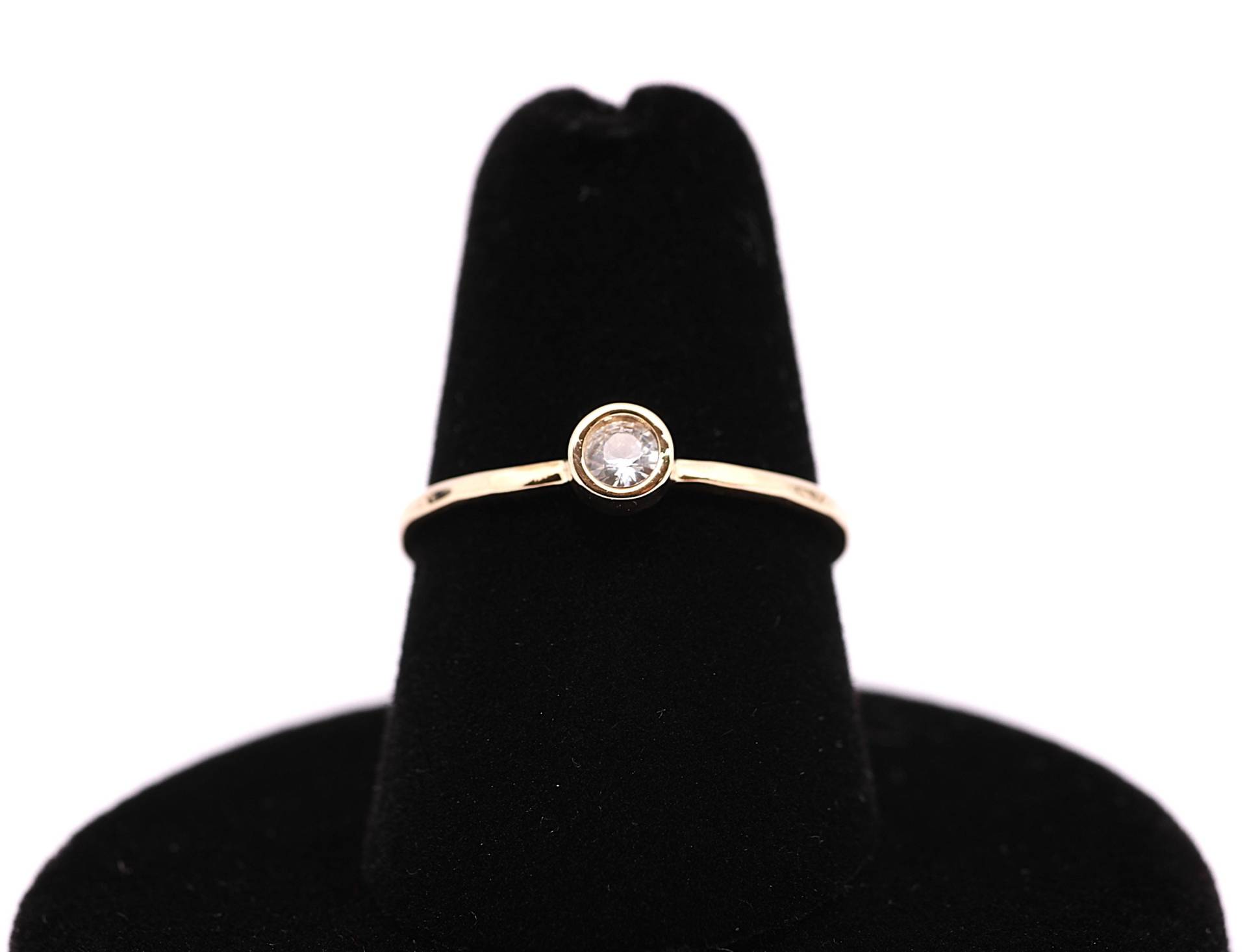Zierlicher 14K Gold Diamant Solitär Ring Stapelversprechen Ring von FireandLaceJewelry