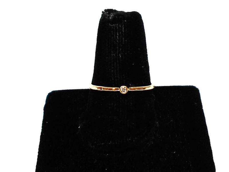Zierlicher Diamant Stapelring 14K Gold Filled Band Zierlicher Diamant Stapelring 14K Gold Filled Band von FireandLaceJewelry