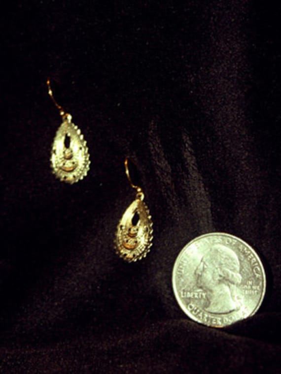 Gold Filigrane Tropfen Ohrringe Gold Filigrane Tropfen Ohrringe von FirebirdsTreasures