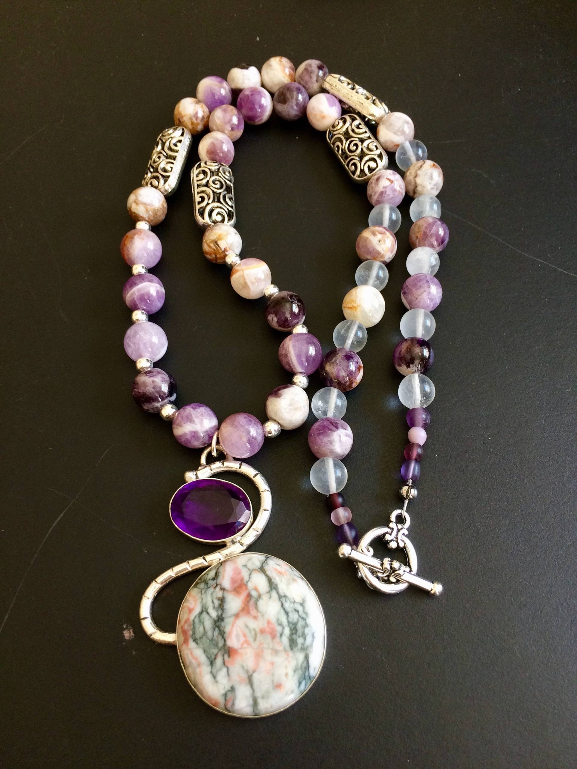 Blumen Amethyst Kette Mit Baum Achat Und Lila Topas Anhänger von Firebornjewels