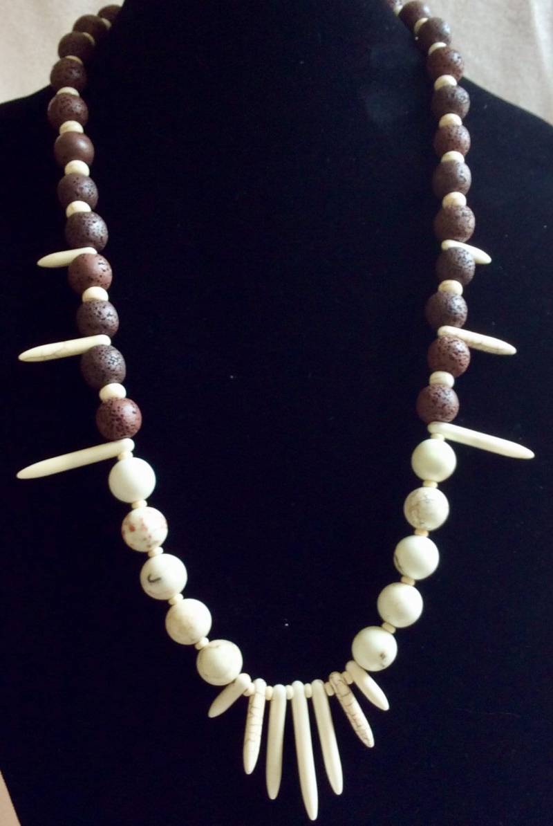 Tigerkrallen Howlite & Lava Halskette, Armband Und Ohrringe Set Tigerkrallen Howlite & Lava Halskette, Armband Und Ohrringe Set von Firebornjewels