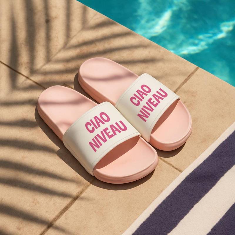 Personalisierbare Badelatschen Mit Text I Adiletten Slipper Geschenk Für Frauen Männer Sommer von FireboxGifts