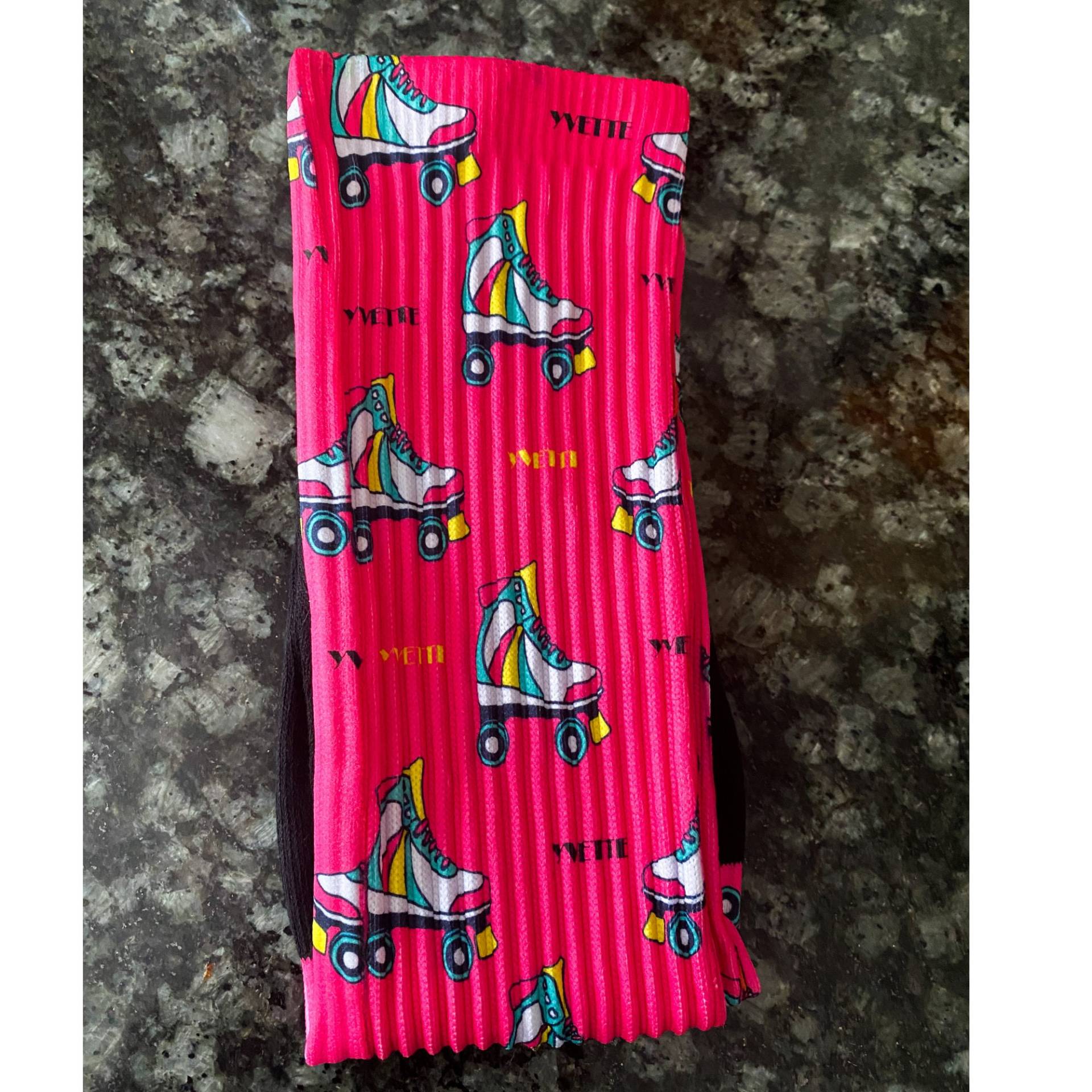 Rollschuhsocken/Maßgeschneiderte Socken/Unisex/Handbedruckte Socken/Unisex/Rollerskating Socken Rollschuhsocken/Maßgeschneiderte Socken/Unisex/Handbedruckte Socken/Unisex/Rollerskating Socken von FirecrackerartbyD