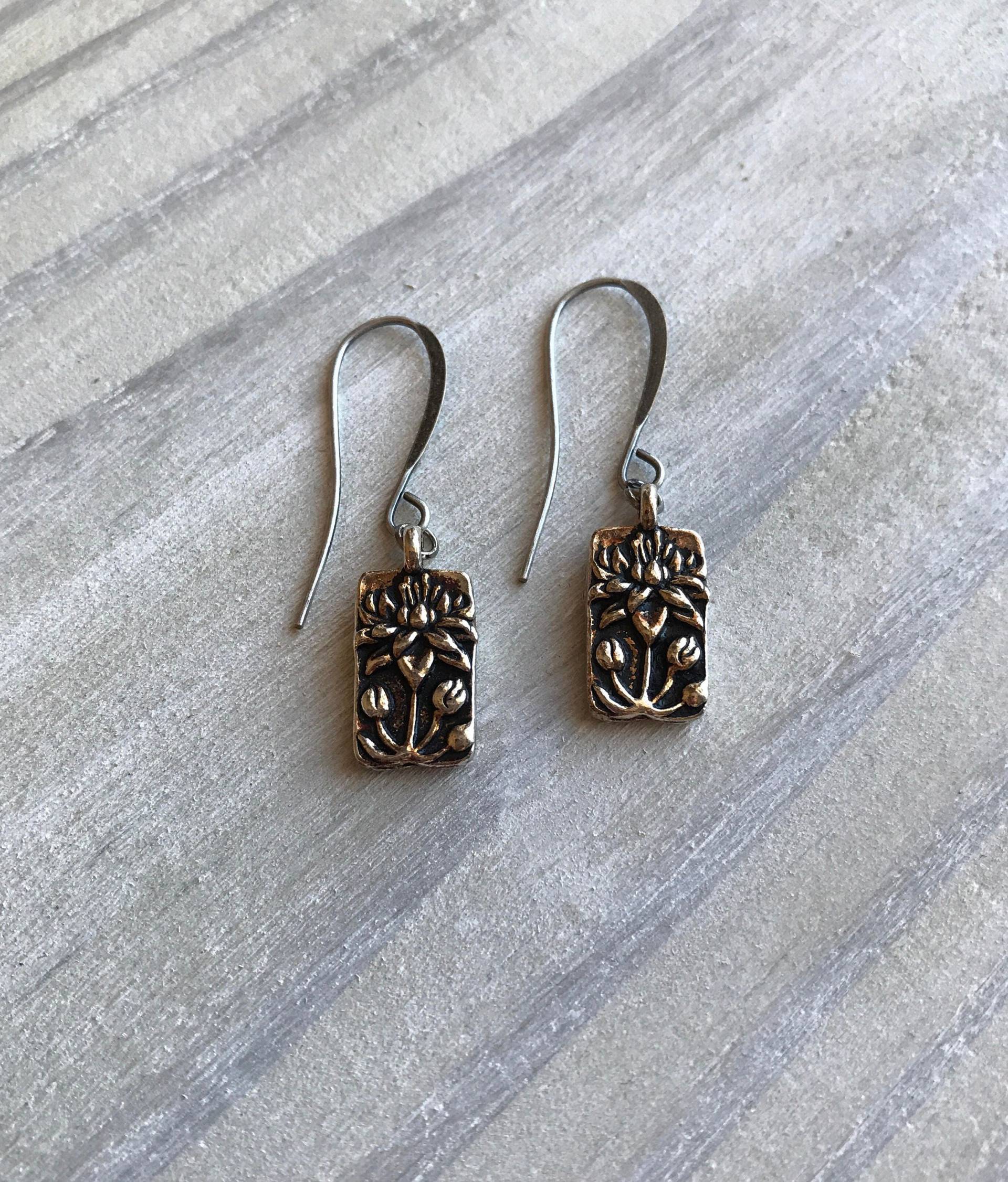 Lotus Blume Ohrringe, Silber, Tierracast, Floral, Geschenke Für Sie Lotus Blume Ohrringe, Silber, Tierracast, Floral, Geschenke Für Sie von FireflyJewelryShoppe