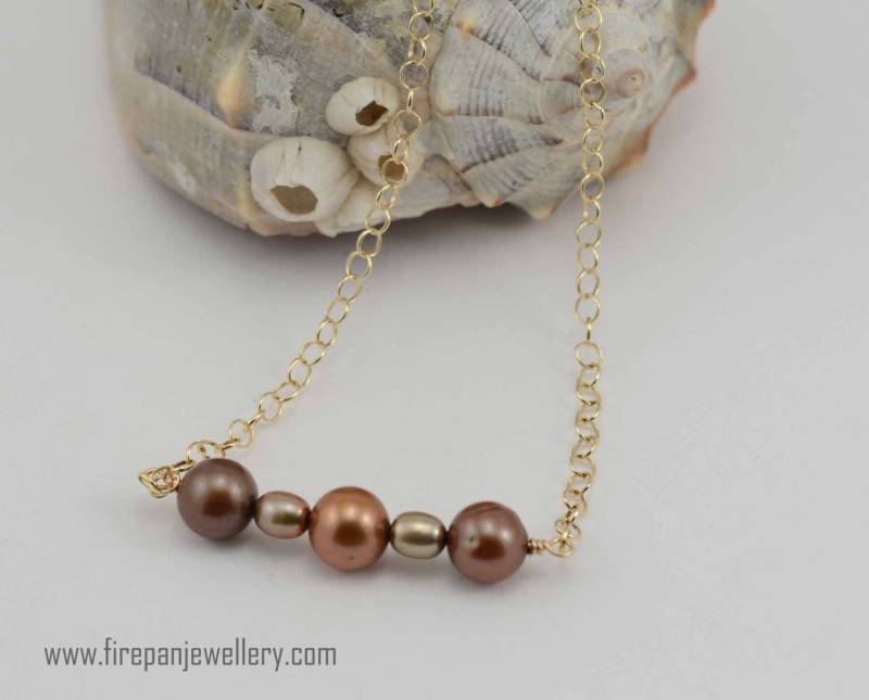 Bronze Perle Bar Halskette, Süßwasser Perlen, 14 K Gelb Gold Füllen, Handgefertigt, Feminin, Einzigartig, Zierlich, Geschenk Für Sie, Braut Bronze Perle Bar Halskette, Süßwasser Perlen, 14 K Gelb Gold Füllen, Handgefertigt, Feminin, Einzigartig, Zierlich, Geschenk Für Sie, Braut von FirepanJewellery