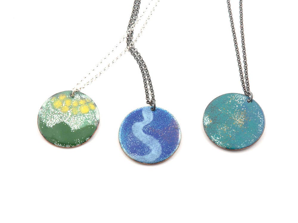 Bunte Emaille-Anhängern, Feine Muster, Grün, Blau, Ofen Gebrannt, Emaille, Handgefertigt, Einzigartigen Schmuck, Geschenk Für Sie, Sommer-Schmuck Bunte Emaille-Anhängern, Feine Muster, Grün, Blau, Ofen Gebrannt, Emaille, Handgefertigt, Einzigartigen Schmuck, Geschenk Für Sie, Sommer-Schmuck von FirepanJewellery