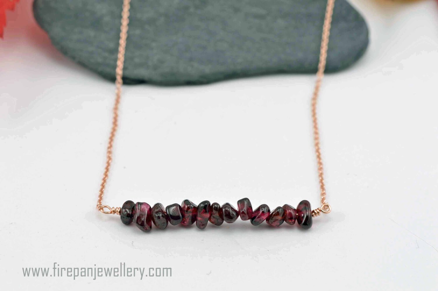 Granat Bar Roségold Halskette - Granat, Rot, Edelstein, 14K Roségold, Zierlich, Januar Geburtsstein, Geschenk Für Sie, Feminin, Handgemacht, Modern Granat Bar Roségold Halskette - Granat, Rot, Edelstein, 14K Roségold, Zierlich, Januar Geburtsstein, Geschenk Für Sie, Feminin, Handgemacht, Modern von FirepanJewellery