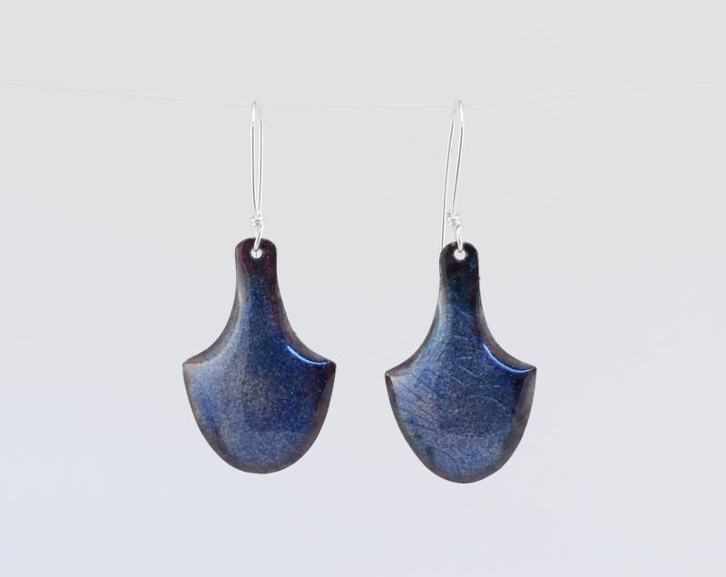 Transparent Blau Emaille Ohrringe, Shield Geformt Gebildet Kupfer, Gemustert, Glänzend, Bewegung, Dezente Farbe, Geschenk Für Sie Transparent Blau Emaille Ohrringe, Shield Geformt Gebildet Kupfer, Gemustert, Glänzend, Bewegung, Dezente Farbe, Geschenk Für Sie von FirepanJewellery