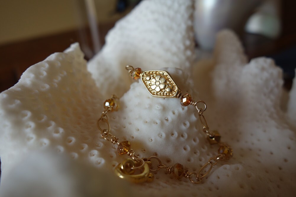Goldene Blume Diamant Perlen Kette Armband Goldene Blume Diamant Perlen Kette Armband von Firestarjewels
