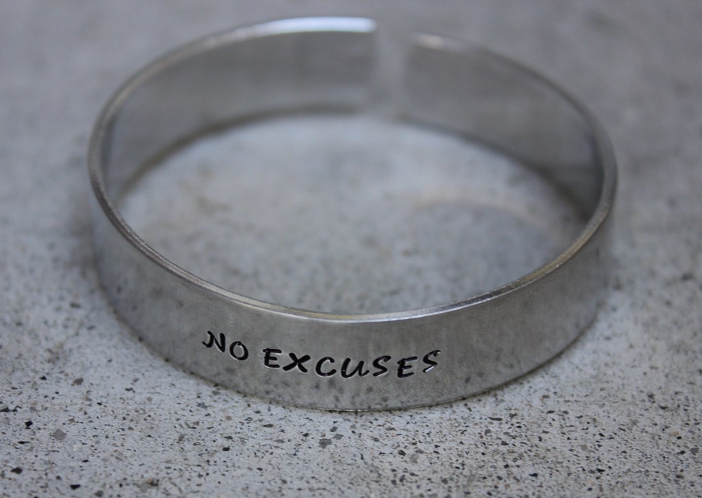 No Excuses Motivationsarmband Aus Aluminium No Excuses Motivationsarmband Aus Aluminium von FireweedImpressions