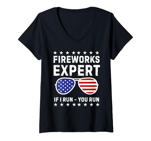 Damen Fireworks Expert If I Run You Run Funny 4th Of Juli Men T-Shirt mit V-Ausschnitt Damen Fireworks Expert If I Run You Run Funny 4th Of Juli Men T-Shirt mit V-Ausschnitt von Fireworks Expert If I Run You Run