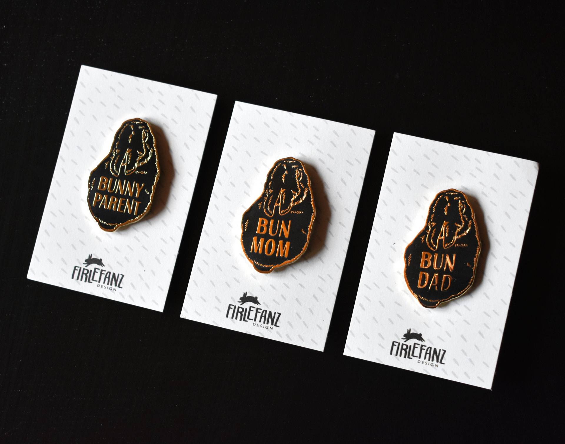 Anstecker "Bun Mom | Bun Dad Kanincheneltern" Anstecker "Bun Mom | Bun Dad Kanincheneltern" von FirlefanzDesign