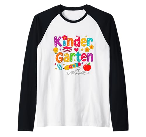 Preppy Kindergarten Vibes Zurück in die Schule Lehrer Mädchen Jungen Raglan Preppy Kindergarten Vibes Zurück in die Schule Lehrer Mädchen Jungen Raglan von First Day Of Back to School Kindergarten Vibes tee