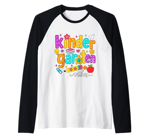 Preppy Kindergarten Vibes Zurück in die Schule Lehrer Mädchen Jungen Raglan von First Day Of Back to School Kindergarten Vibes tee