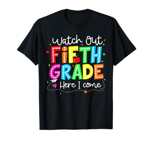 Pass auf, fünfte Klasse, hier komme ich zurück zur Schule, Jungen, Mädchen T-Shirt von First Day of School Outfit Boy Girl Teacher Gifts