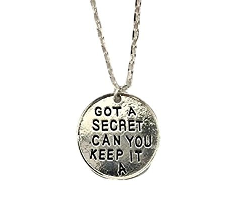 Pretty Little Liars Halskette mit Anhänger "GOT A SECRET CAN YOU Keep IT" mit 50,8 cm langer Kette Pretty Little Liars Halskette mit Anhänger "GOT A SECRET CAN YOU Keep IT" mit 50,8 cm langer Kette von First_Look