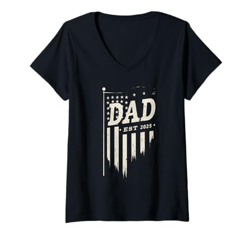 Damen Patriotische Vatertags-Grafik – amerikanische Flagge Dad Est 2025 T-Shirt mit V-Ausschnitt Damen Patriotische Vatertags-Grafik – amerikanische Flagge Dad Est 2025 T-Shirt mit V-Ausschnitt von First Time Dad
