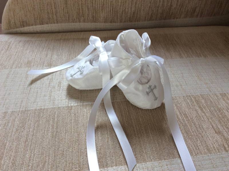 Taufschuhe, Stiefelchen Mit Kreuzen, Taufgeschenk, Babyschuhe, Babyschühchen, Jungenschühchen, Mädchenschühchen, Handgemacht von FirstBlessings