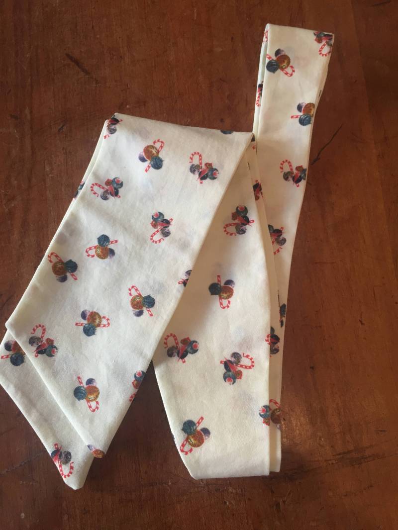 Jahrgang Weihnachtsmotiv Geformt Plastron von FirstFieldStocks