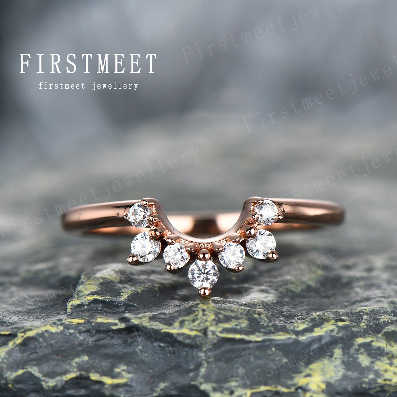 Diamant Hochzeitsband, Krone Kurve Moissanit Ehering, Tiara Nesting Band, Passendes Band von Firstmeetjewellery