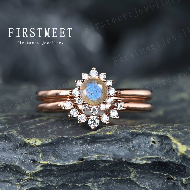 Labradorit Diamant Ring 18K Gold Band Kurve Krone Ehering Minimalistisch Stapelringe Verlobungsring Set von Firstmeetjewellery