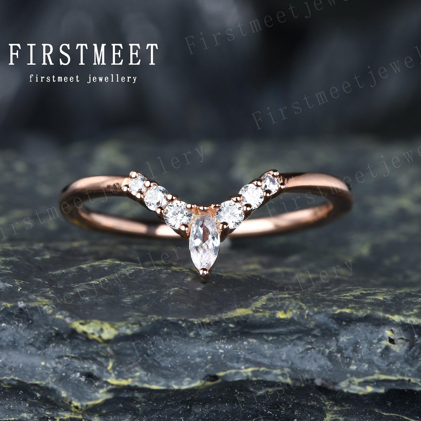 Marquise Hochzeitsband Diamant Ehering Kurve Stapel Passend Band 10K Gold Moissanit Krone von Firstmeetjewellery