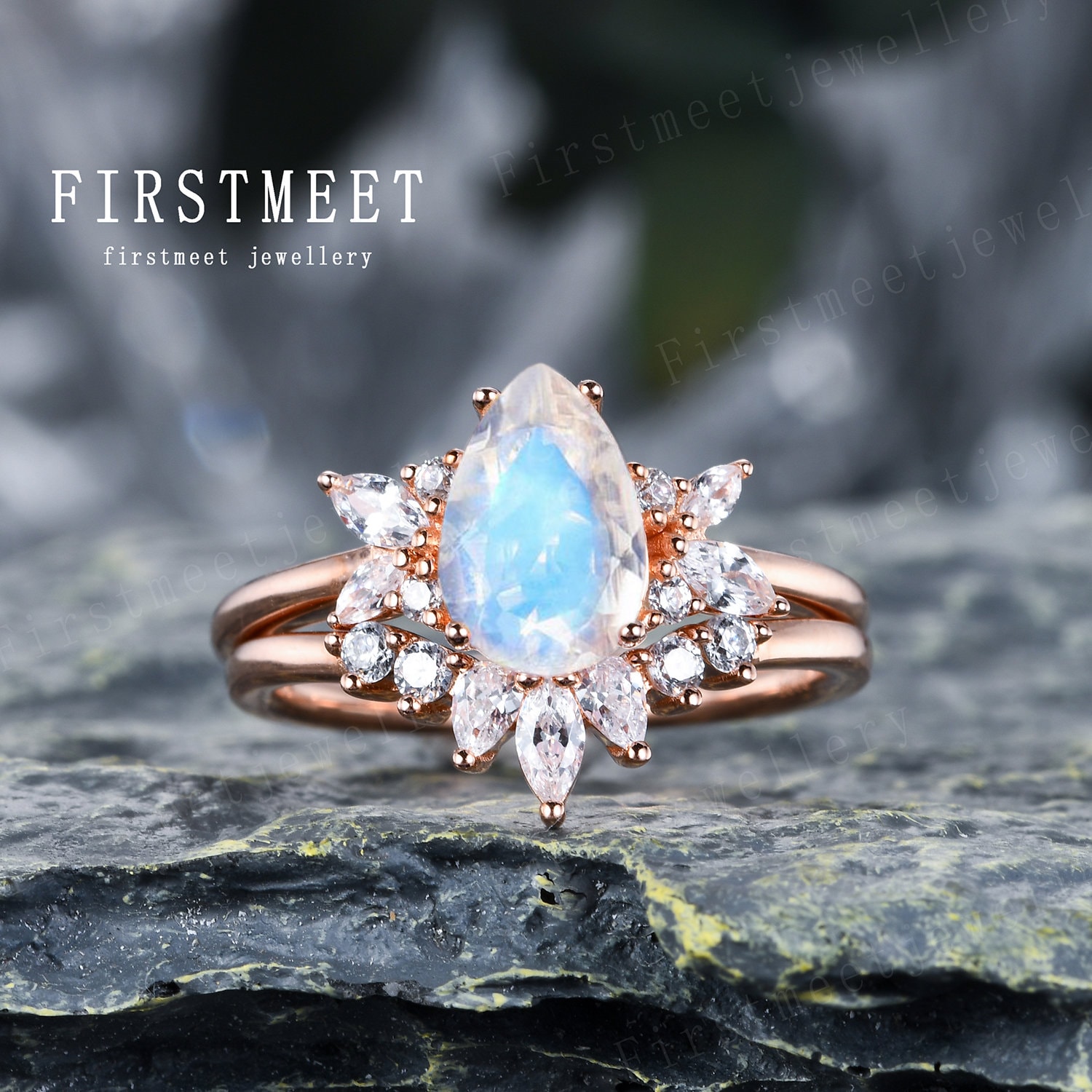 Mondstein Ehering Set Birnenschliff Verlobungsringe Für Frauen Kurve Hochzeitsband Brautset Moissanit Blumenring Versprechen Ring von Firstmeetjewellery