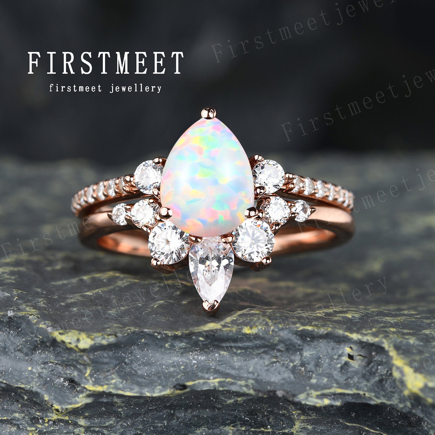 Opal Eheringe Set, Verlobungsring Mit Birnenschliff, Vintage Opalringe Für Frauen, Diamant Eheringe, Brautset von Firstmeetjewellery