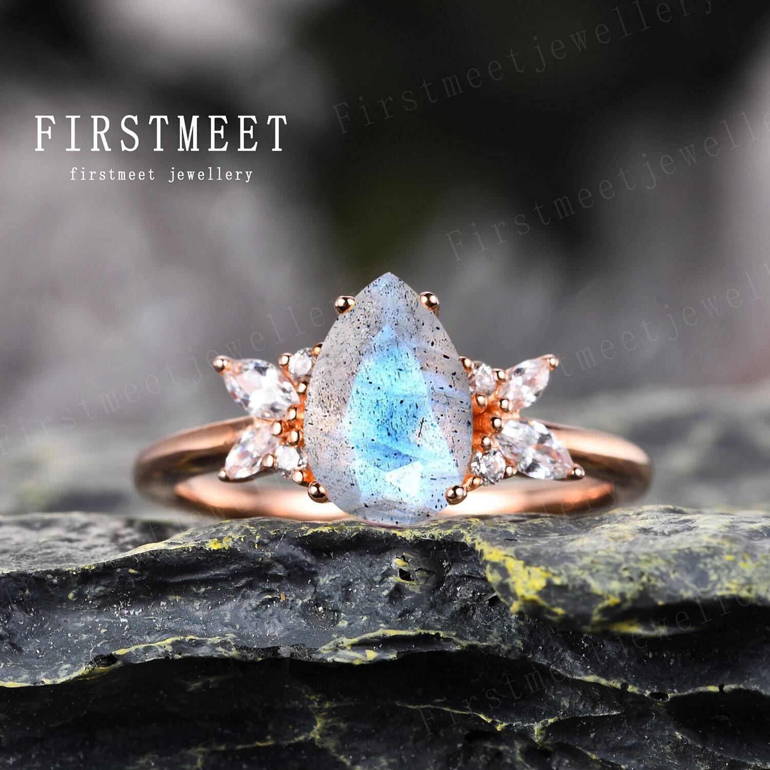 Pear Cut Labradorit Verlobungsring Art Deco Ring Vintage Braut Ehering Unikat Versprechen Antik Diamant Blumen von Firstmeetjewellery