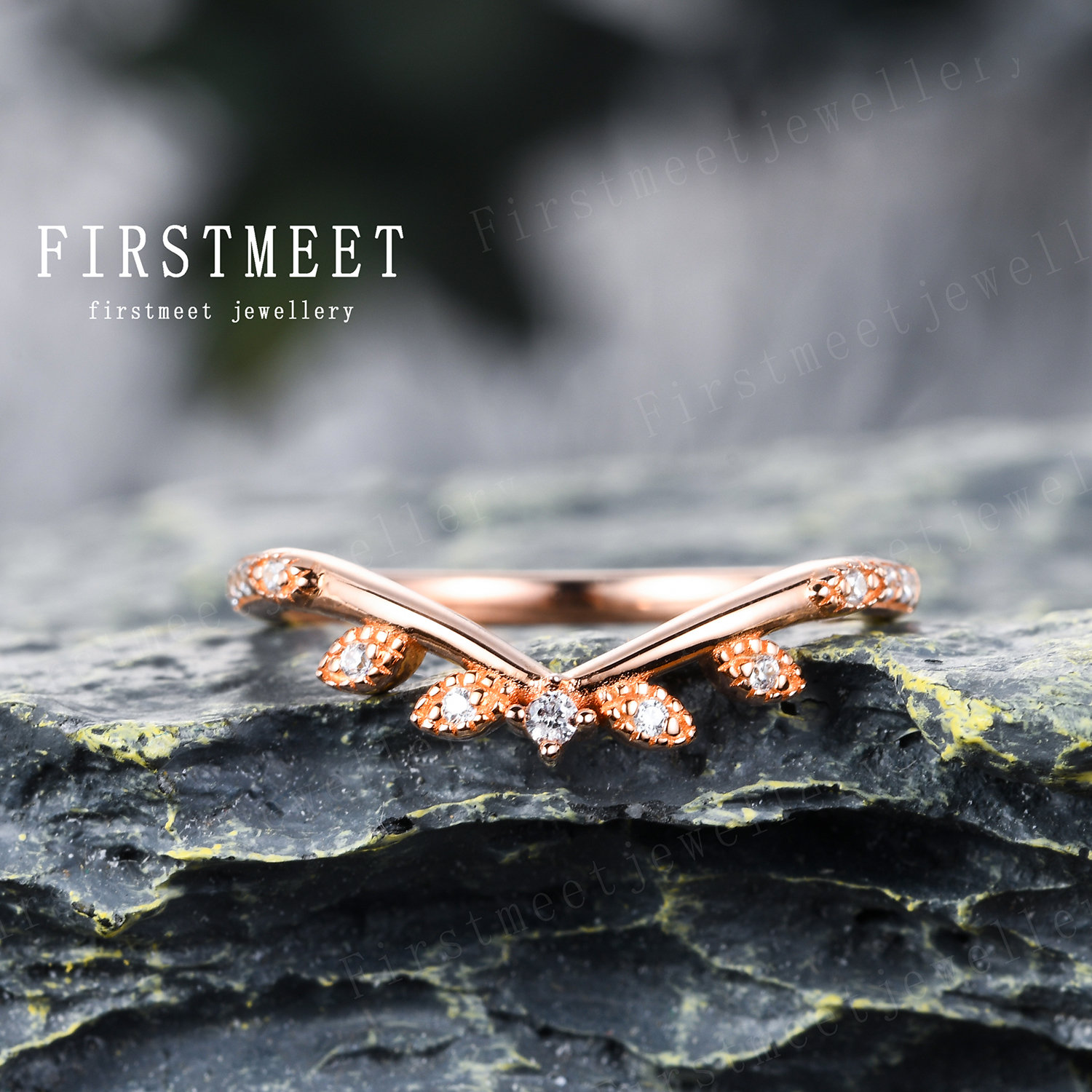 Vintage Blatt Trauband, Diamant Trauband, Kurve Ehering, Moissanit V Ring, 14K Roségold Stapeln Passende Band, Jubiläumsring von Firstmeetjewellery