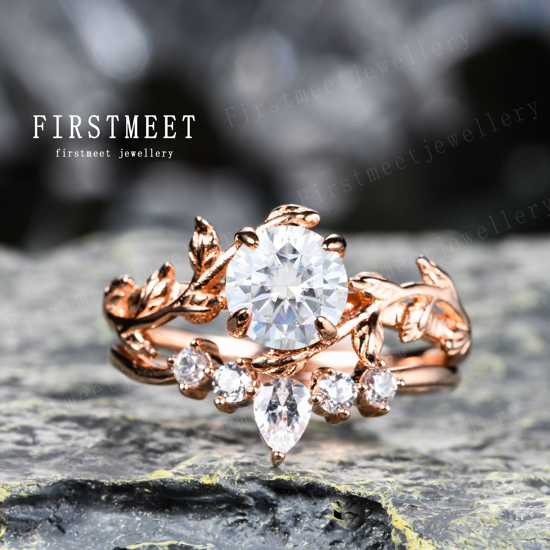 Vintage Moissanit Ring Set, Rose Gold Verlobungsringe Für Frauen, Einzigartiges Vine Promise Kurve Handmade Schmuck Set von Firstmeetjewellery