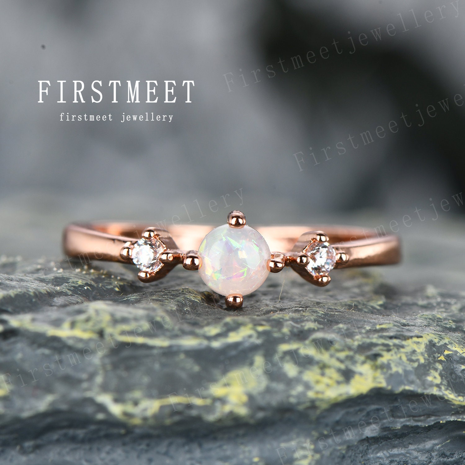 Zierliche Opal Verlobungsring Drei Stein Ring Roségold Für Frau Versprechen Art Deco Diamant Ehering von Firstmeetjewellery