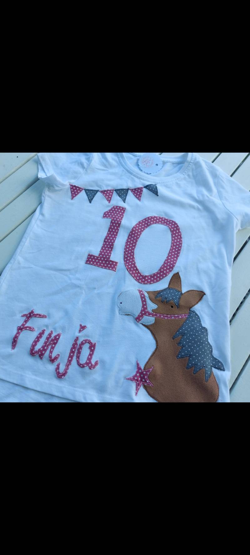 Geburtstagsshirt Weiss Kurzer Arm Mit Pferd Und Ggf. Wunschnamen U. Zahl von FischersSchaetze