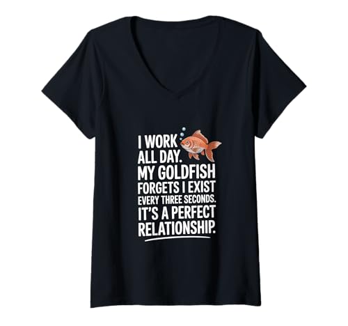 Damen Ich arbeite hart Goldfish Forget Funny Owner T-Shirt mit V-Ausschnitt Damen Ich arbeite hart Goldfish Forget Funny Owner T-Shirt mit V-Ausschnitt von Fish Keepers Aquatic Pet Lovers