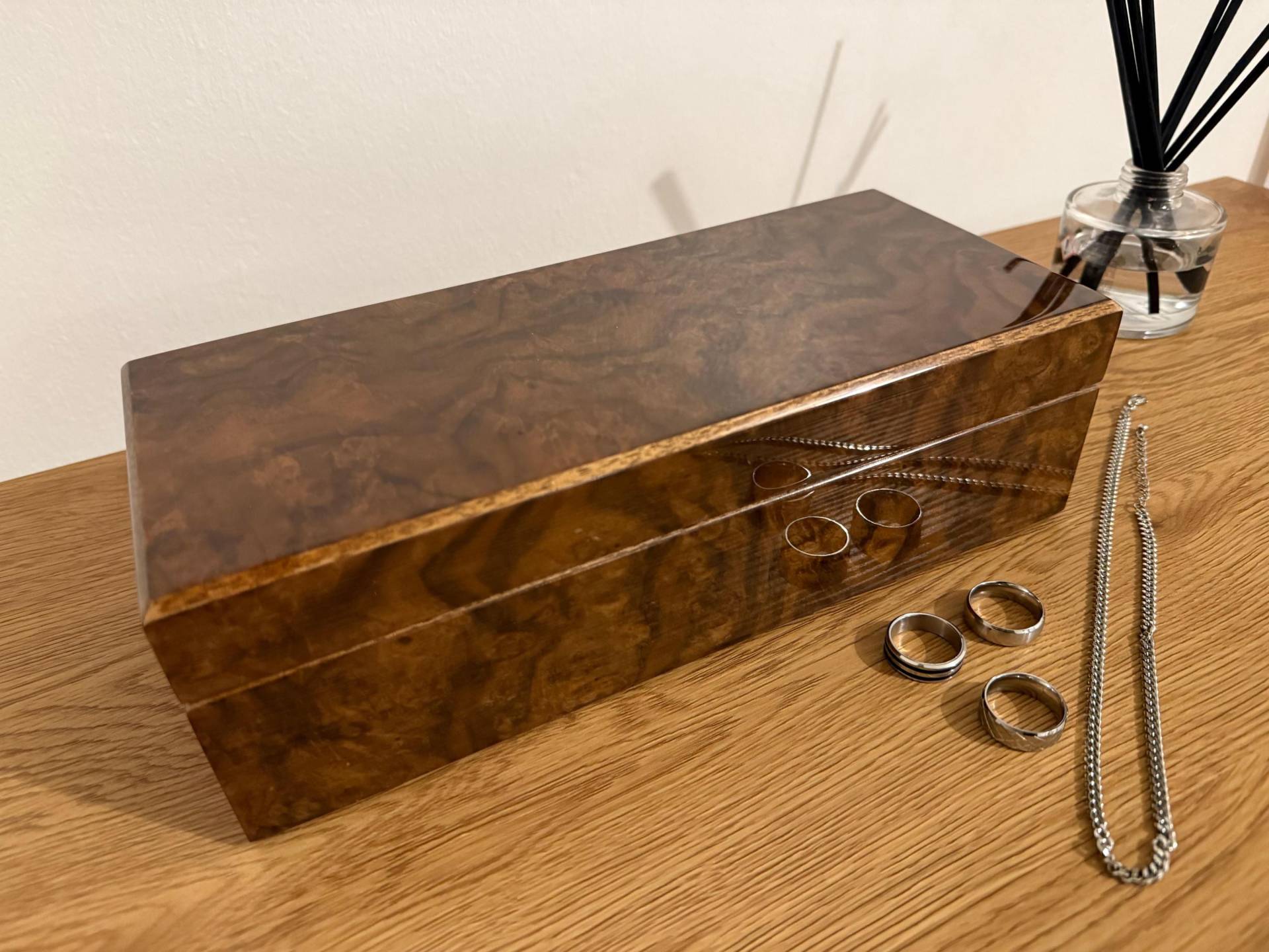 Handgefertigte Uhrenbox Und Manschettenknopfbox Aus Nussbaum Sehr Glänzend Handgefertigte Uhrenbox Und Manschettenknopfbox Aus Nussbaum Sehr Glänzend von FishAndFather