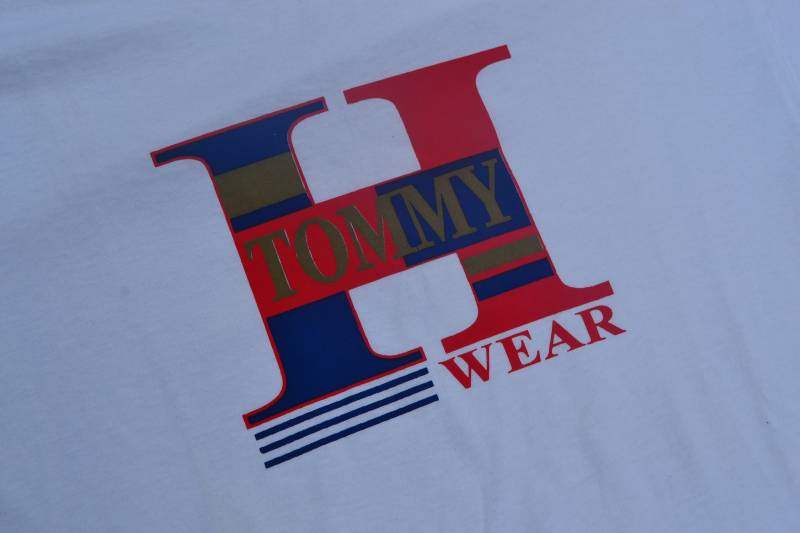 Dummes Heißes Vintage 90Er Tommy Hilfiger Bootleg T-Shirt Dummes Heißes Vintage 90Er Tommy Hilfiger Bootleg T-Shirt von FistfulOfVintage