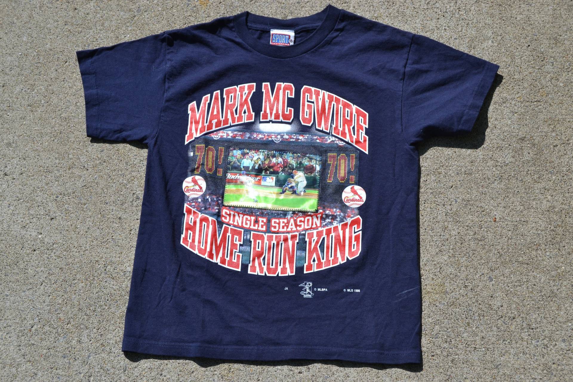 Wicked Fast Vintage 1998 Mark Mcgwire Lenticular Bild Home Run King T-Shirt Wicked Fast Vintage 1998 Mark Mcgwire Lenticular Bild Home Run King T-Shirt von FistfulOfVintage