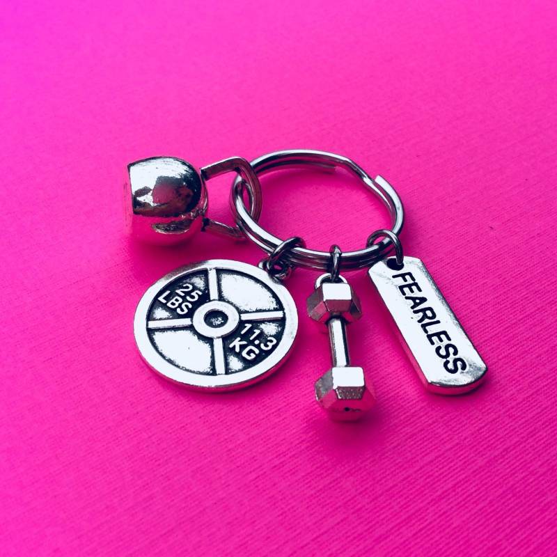 Fearless Schlüsselanhänger Bodybuilder Schlüsselanhänger, Gewichtheben Personal Trainer, Fitness Kurzhantel Kettlebell von FitChickJewelry