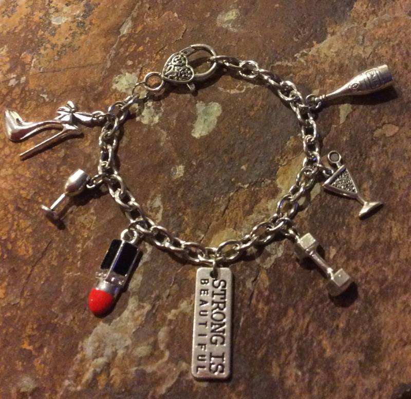 Ladies Night Out Armband, Bodybuilder Gewichtheben Fitness Hantel Kettlebell Schmuck von FitChickJewelry