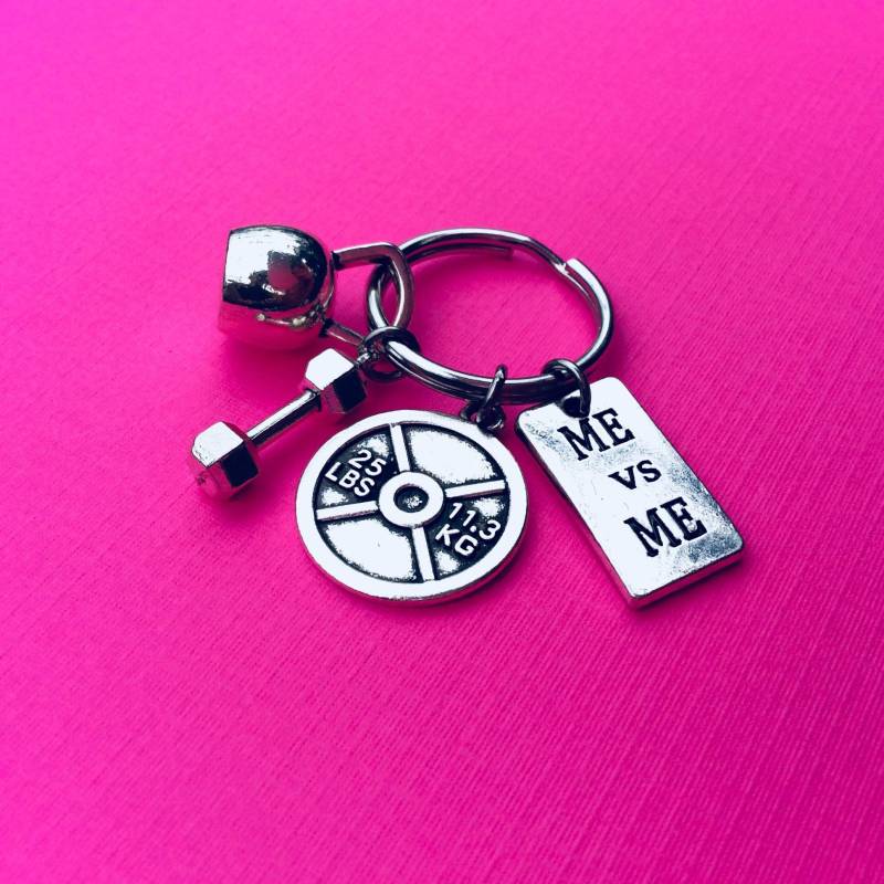 Me Vs Schlüsselanhänger, Bodycycling Gewichtheben Fitness Hantel Kettlebell Schlüsselanhänger von FitChickJewelry