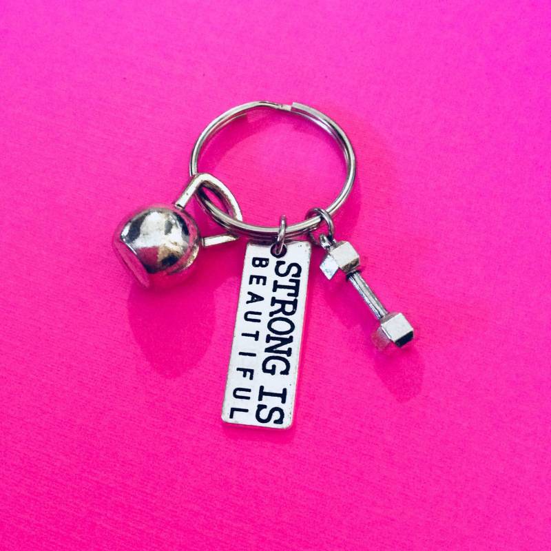 strong Is Beautiful Schlüsselbund, Bodybuilder-Schlüsselanhänger, Gewichtheben Schlüsselanhänger, Fitness-Schlüsselanhänger, Kurzhantel von FitChickJewelry