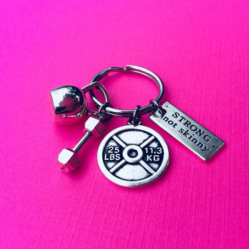strong Not Skinny Schlüsselanhänger, Bodycycling Gewichtheben Fitness Kurzhantel Kettlebell Schlüsselanhänger von FitChickJewelry